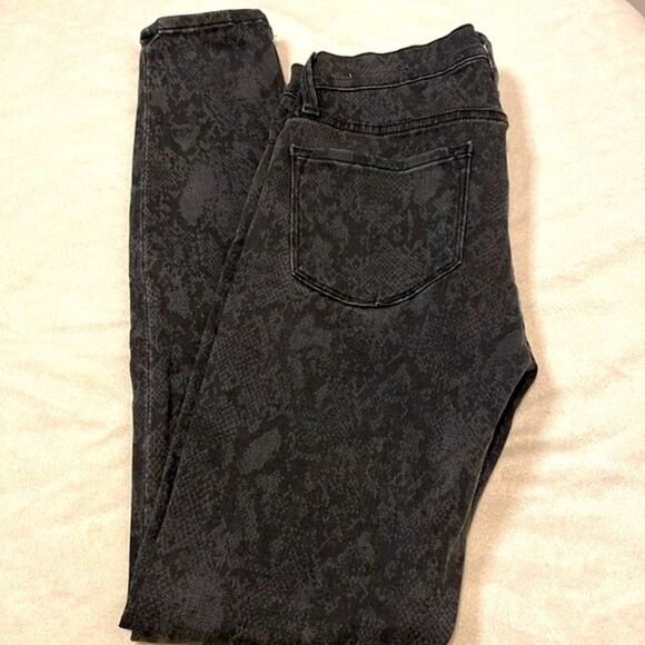 Frame Denim- Le Skinny de Jeanne in Tonal Python Black & Grey Print- Size 27 - Picture 9 of 11